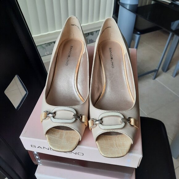 Bandolino Wedge Pump Shoes Beige Open Toe Size 7.5M - Picture 1 of 8